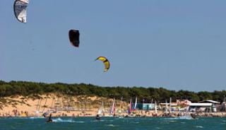 Kitesurfing