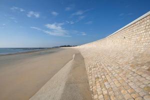 Se promener sur les digues de Marennes