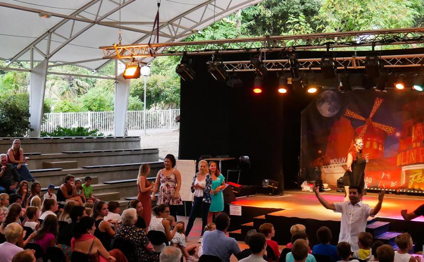 Spectacle au camping Les Pierres Couchées